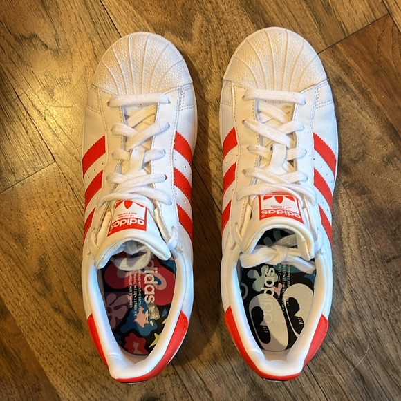 Womens Adidas Superstars artist edition size 7.5 - Picture 2 of 11
